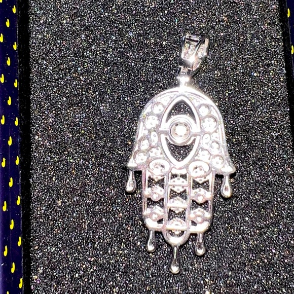 SWARVORSKI CHRYSTAL 925 STERLING SILVER HAMSA HAND GLOW IN THE DARK PENDANT NWT - Picture 2 of 2